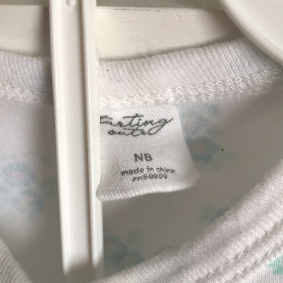 Bodysuit and bow from belks size newborn - Picture 2 of 5